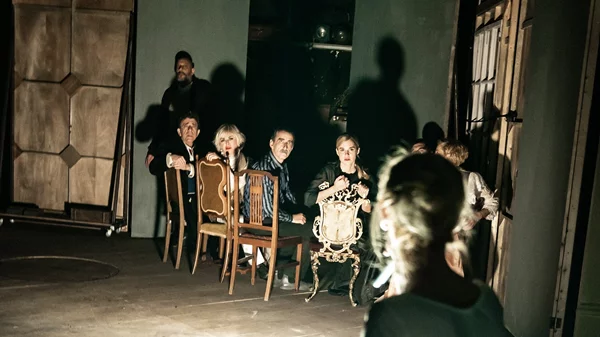 "Ο γλάρος" του Δημήτρη Καραντζά "πετά" για άλλον ένα μήνα