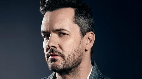 Ποιος είναι ο Jim Jefferies που έρχεται στο Christmas Theater;