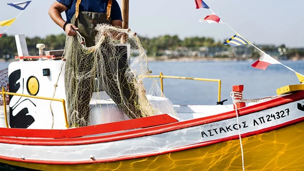 Στην 'κυριλέ' ιχθυόσκαλα της πόλης, υπάρχει ένα εστιατόριο-θαλασσινό παραμύθι