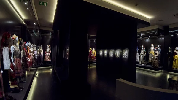 "Remembering the Future": Το κέντημα και οι ιστορίες γυναικών που κρύβει κάθε βελονιά