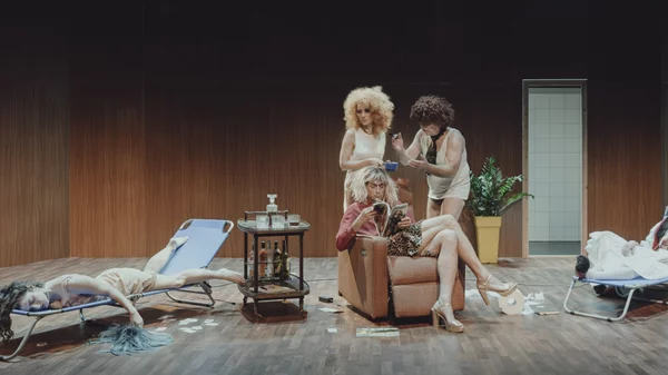 "Ορέστεια του Στρίνμπεργκ": Νέες φωτογραφίες από την παράσταση του Άνεσις