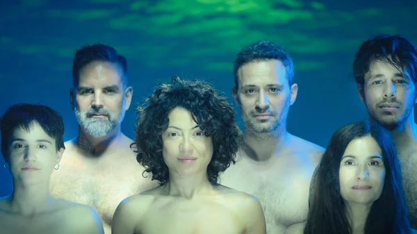 "Τα Παιδιά ενός Κατώτερου Θεού" στο Θέατρο Άλφα: Μια σπουδαία ιστορία επανέρχεται με σύγχρονη ματιά