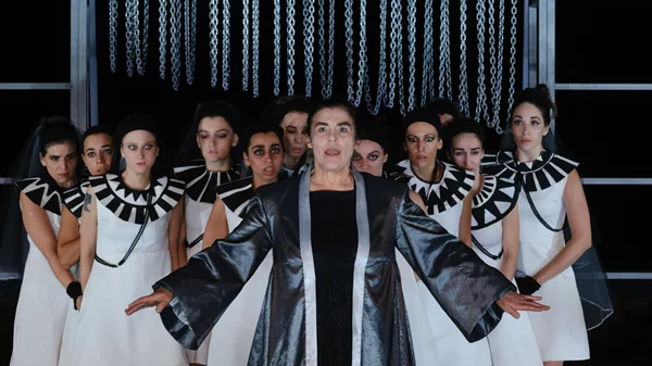 Οι "Ικέτιδες" κατεβάζουν αυλαία, προλαβαίνετε να τις δείτε στο Λυκαβηττό