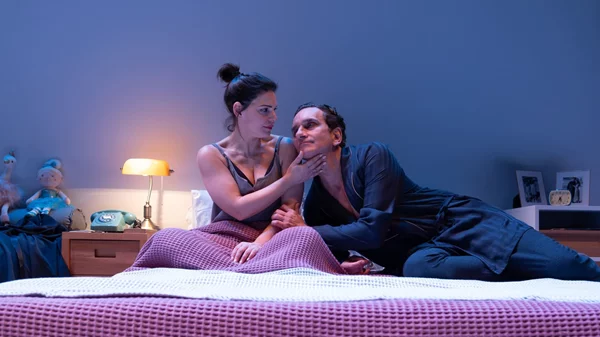 Αποκαλυπτικές "Σκηνές από ένα γάμο" στο Χώρα