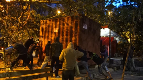 "Disengagement Rehearsals": Όταν ξηλώθηκε το "ΚΕΠ των αναρχικών" στην Πλατεία Εξαρχείων
