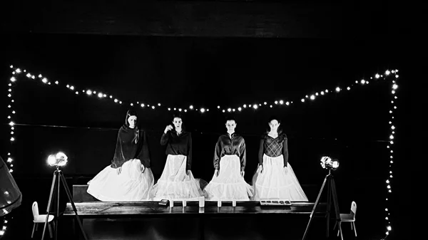 Εορταστικά αναλόγια και δώρα στο Θέατρο Τέχνης