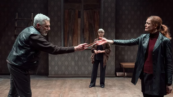 Πρώτες φωτογραφίες από τη συγκλονιστική "Ράβδο" στο Θέατρο Οδού Κυκλάδων "Λευτέρης Βογιατζής"