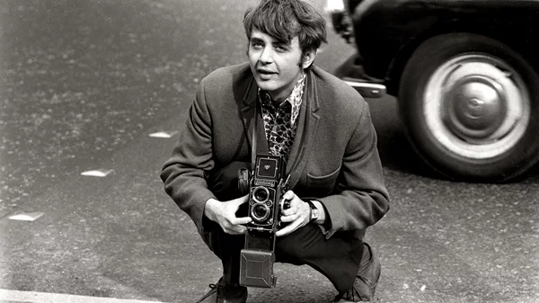 Φρανκ Χάμπιχτ: Ο φωτογράφος που απαθανάτισε την απελευθερωτική ατμόσφαιρα του Λονδίνου στα 60s