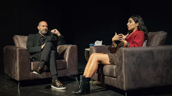 "Μέσα στο μυαλό σου": Μια πρωτότυπη εμπειρία ψυχολογίας στο θέατρο Αλίκη