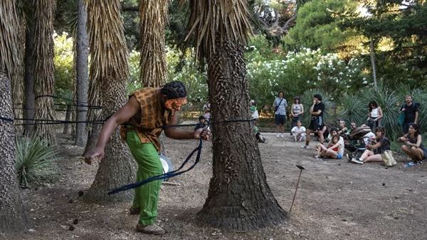 "Κολυμπώντας στο δάσος": Ένα αλλιώτικο art therapy στον Βοτανικό Κήπο Διομήδους