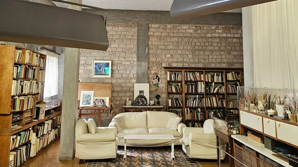 Η ΕΡΤ μετατρέπει την Πινακοθήκη Γκίκα σε ραδιοφωνικό στούντιο