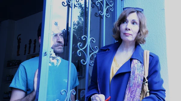 "Η σκιά της μύγας" πετά ξανά – Θέατρο στα καφενεία του Πειραιά