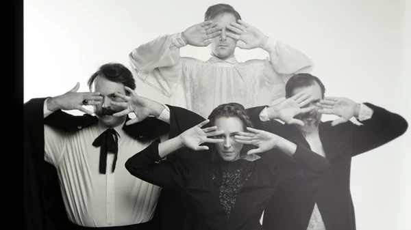 "Ο Άνθρωπος ελέφαντας, έτσι τον είπαν": Οι πρώτες φωτογραφίες με κοστούμια