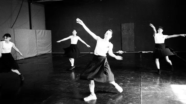 Χορογραφώντας την Ιστορία – με τον Γιάννη Νικολαΐδη