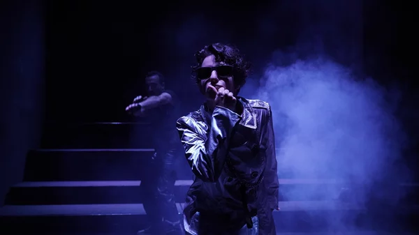 #Free Prometheus: Μια viral κωμωδία επιστρέφει στη σκηνή