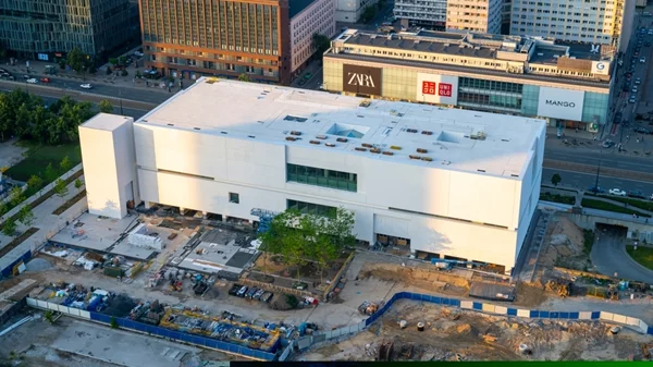 Το νέο Μουσείο Σύγχρονης Τέχνης της Βαρσοβίας ανοίγει τις πόρτες του