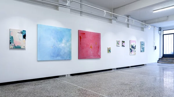 "Beyond Form": Τρεις δημιουργοί αναμειγνύουν παραδοσιακό και σύγχρονο στη Nitra Gallery