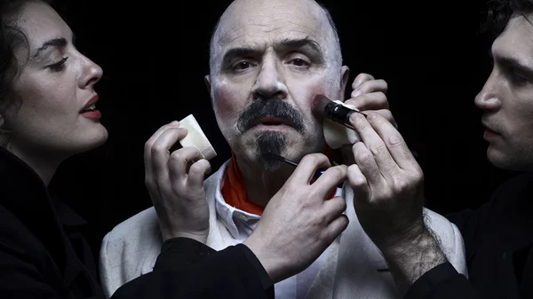 Νίκος Χατζόπουλος: "Το θέατρο είναι χώρος συνεργασίας και όχι επιβεβαίωσης σχέσεων εξουσίας"