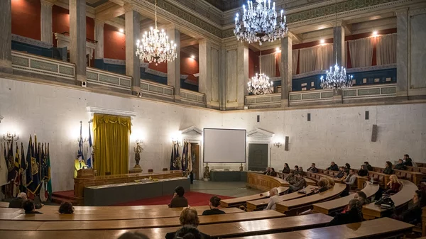 "reading in/reading out": Μια επιτελεστική ανάγνωση του Συνταγματικού Δικαίου στην Εθνική Πινακοθήκη