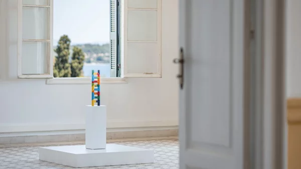 "The Water Or The Wave": Η έκθεση που αναδεικνύει τις Σπέτσες σε κέντρο εικαστικής εξερεύνησης