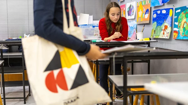 Δημιουργικά εργαστήρια για μικρούς καλλιτέχνες στο Plakas Kiddie Academy