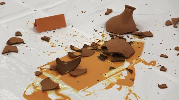 "Oops! I broke the sun": Η σύνδεση μεταξύ του ανθρώπινου και του πήλινου σώματος