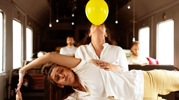 "Τα 12 Κουπέ": Πρόσκληση συμμετοχής στο Φεστιβάλ Νέων Καλλιτεχνών