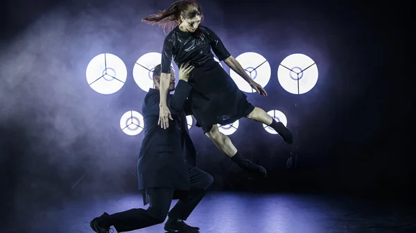 Λίντα Καπετανέα και Γιόζεφ Φρούτσεκ: Νέος χώρος, νέα εποχή για τους RootlessRoot