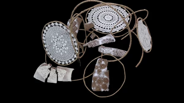 Μια εικαστική συνομιλία στο "Μπιζζζ…. 2025"