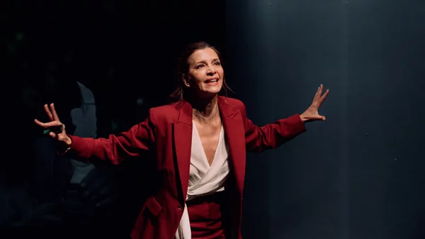 "Linda": Νέες φωτογραφίες από την παράσταση