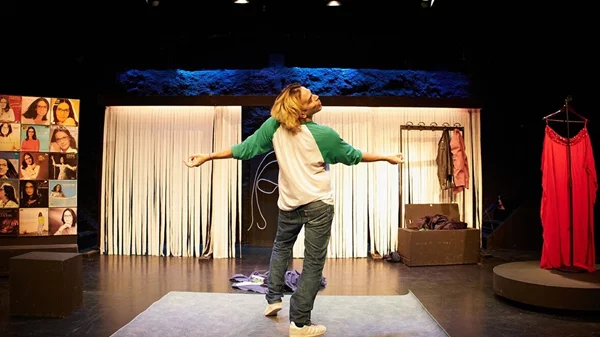 Τέσσερις θεατρικές παραστάσεις σε επανάληψη