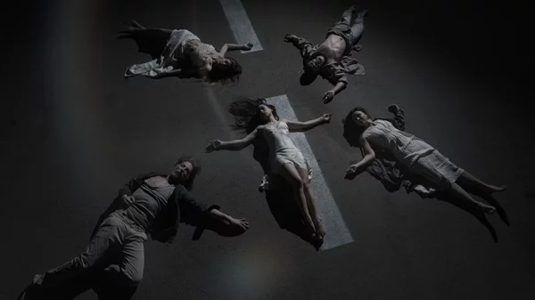 "Στην παλιά εθνική": Μια οικογενειακή τραγωδία στον παλμό του χρόνου