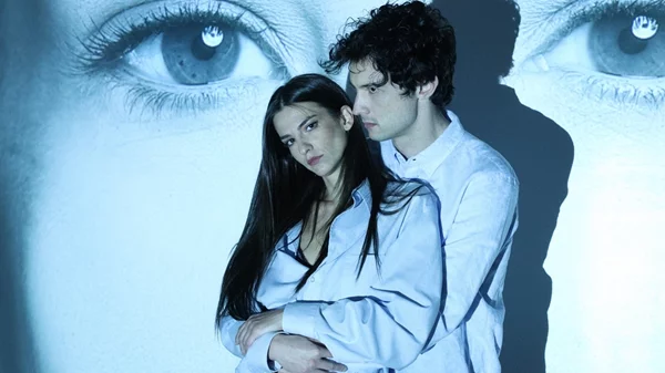 Η θεατρική "Anna-X" έρχεται να αφηγηθεί τη ζωή της Άννα Σόροκιν