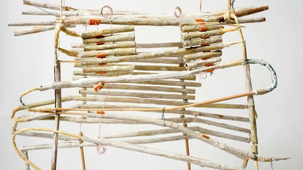 "Μηχανισμούς [δια]προσωπικών συνδέσεων" κατασκευάζει η Βάλλυ Νομίδου