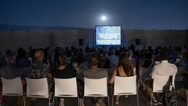 Μια ταινία-ορόσημο προβάλλεται στην ταράτσα του ΕΜΣΤ