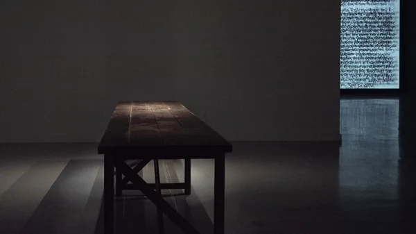 "Εγκώμιο της σκιάς" στο Μέγαρο Μουσικής: Συνεχίζεται και τον Μάρτιο η έκθεση της Νίνας Παπακωνσταντίνου