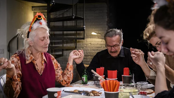 Οι "Humans" του Κωνσταντίνου Μαρκουλάκη επιστρέφουν τον Οκτώβριο