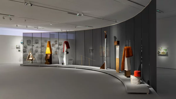 Γίνε κι εσύ επιμελητής στο ΕΜΣΤ!