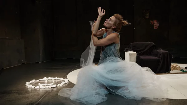 Στέλλα Ζαφειροπούλου: "Το "Φλάι" είναι μια αλληγορία για τη μοναξιά που μπορεί να δημιουργηθεί από τη μη κατανόηση"