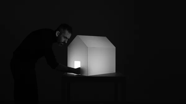 Ποιος είναι ο "Ένοικος" που κατοικεί στην Πειραιώς 260;