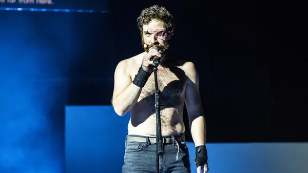 Αλλαγή στη διανομή της παράστασης "Τα σκυλιά"