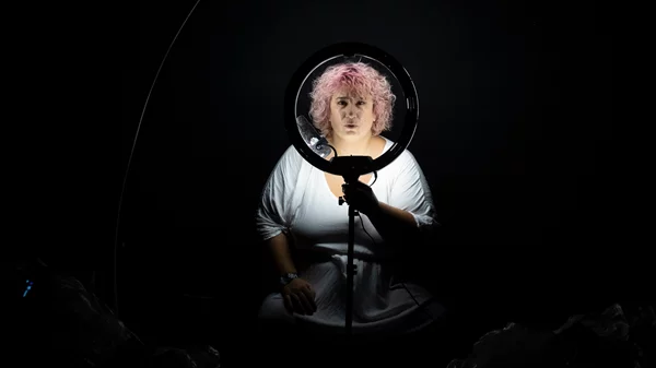 Η Κύνθια Βουκουβαλίδου γράφει για τη συνάντηση της με την "Αντιγόνη"