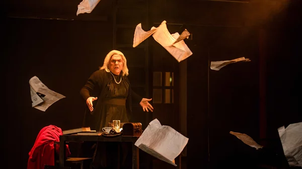 Ο Αντώνης Λουδάρος και η υποκριτική του μαεστρία στο "Είμαι η γυναίκα μου"