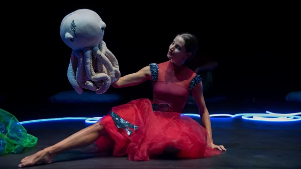 "Underwater": Το πιο πρωτότυπο χοροθέατρο για βρέφη