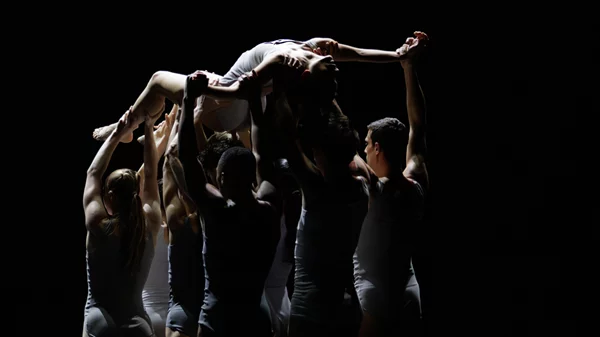 Χορευτική τελετουργία από τον Ανζελέν Πρελζοκάζ