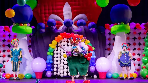 5.000 μπαλόνια στο Ακροπόλ σε μια πρωτότυπη παράσταση για την Ουκρανία