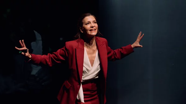 Κατερίνα Λέχου: " Δεν σκηνοθετώ τη ζωή μου· τη ζω"