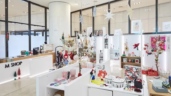 Περίτεχνα δώρα από τα πωλητήρια μουσείων - χώρων τέχνης και άλλες funky προτάσεις για χριστουγεννιάτικο shopping