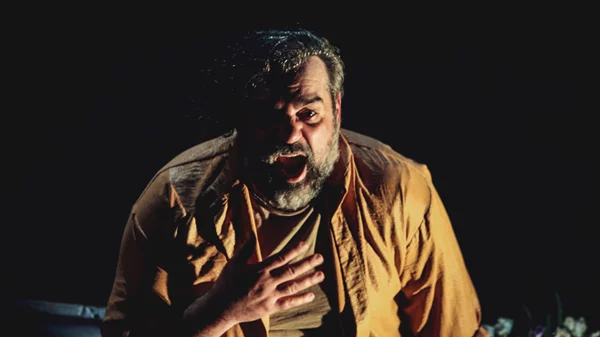 Αργύρης Ξάφης: Η επιστροφή με ένα καθηλωτικό μονόλογο και η απόρριψη επιχορήγησης