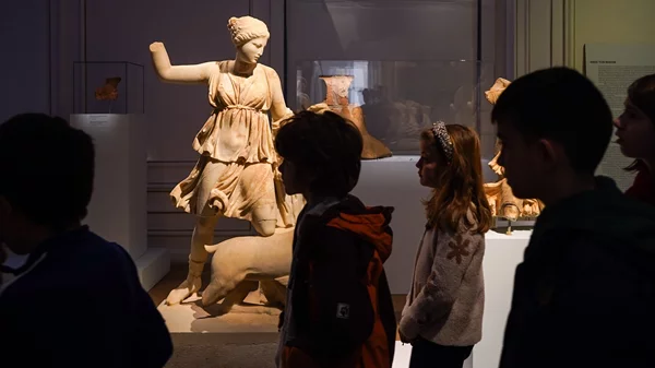 "Κυκλαδίτισσες": Δράσεις και ξεναγήσεις για παιδιά και οικογένειες